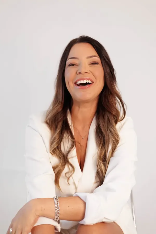 Ana Tripoloni sorrindo